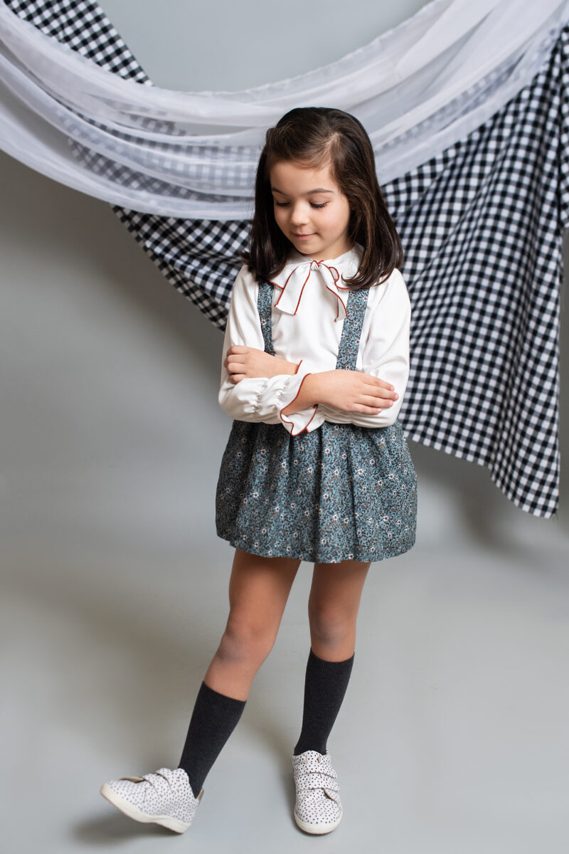 FALDA CON TIRANTES Y CAMISA BLANCA LAZO - Imagen 2